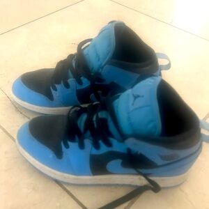 Jordan 1 Mid - Youth Size 2.5